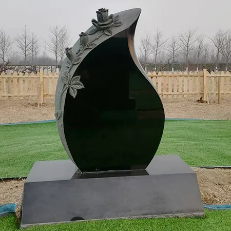 Vetrina di sculture commemorative in pietra personalizzate
