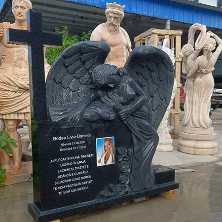 Vetrina di sculture commemorative in pietra personalizzate