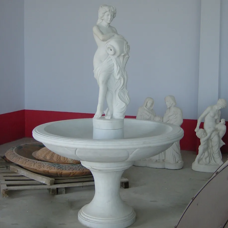 Fontana con una ragazza greca 